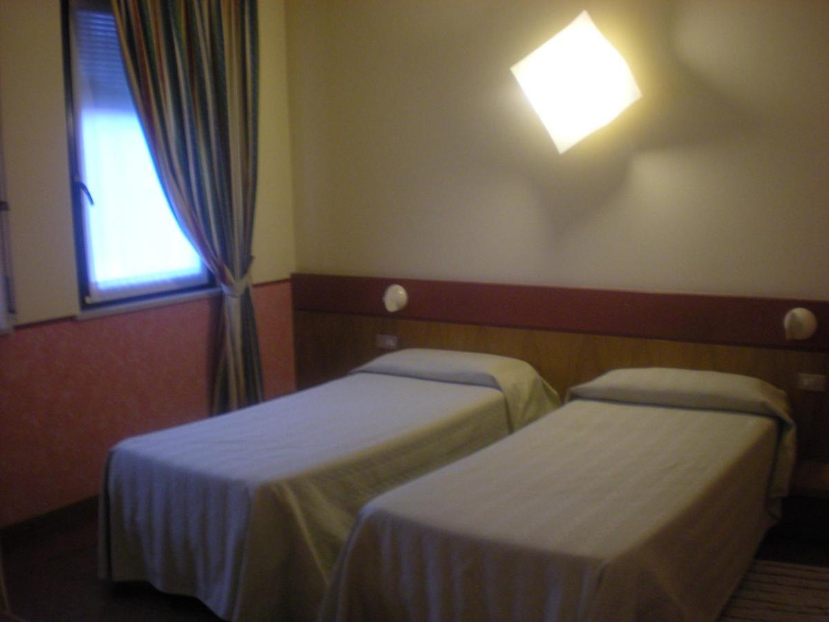 Hotel Roma Bussolengo Phòng bức ảnh